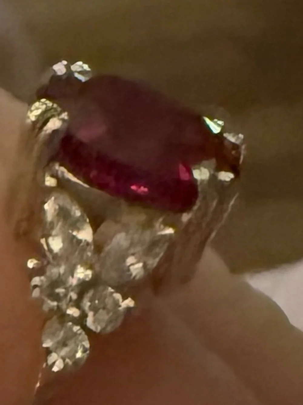 Classic natural Garnet Red Centerstone Ring with Clear Side Stones - Women Jewel